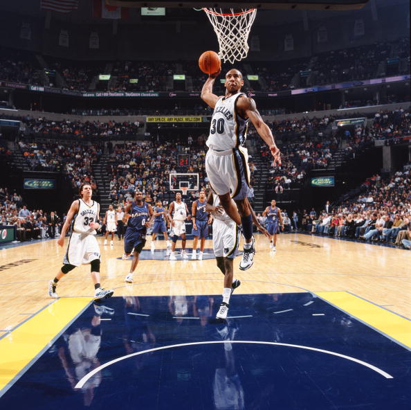 背身做球与 背身做球与